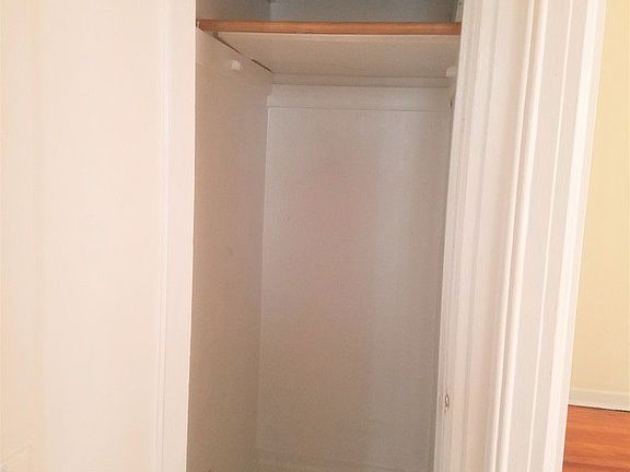 4th image of 4519 45th St APT 1R