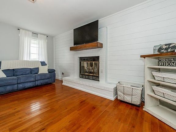 5th image of 1108 Swan Pond Rd