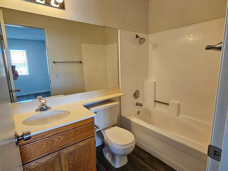 Mission West Luxury Apartments — Photo 6