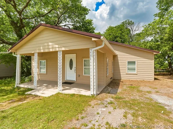 810 W 2nd St, Ada, OK 74820
