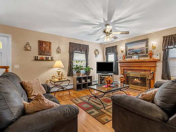 4th image of 346 Fruit Hill Ave