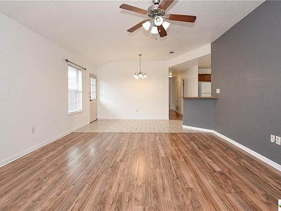 3rd image of 903 Yi Dr