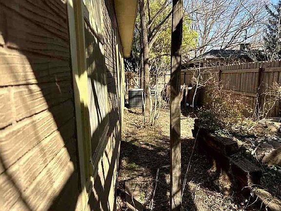 2nd image of 1015 Raleigh St