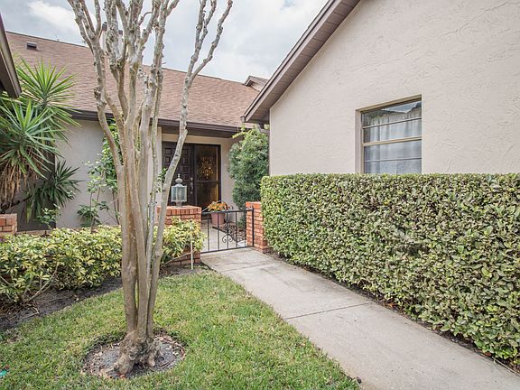 3rd image of 172 Golf Club Dr