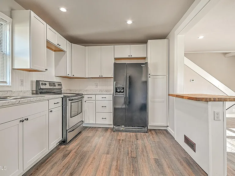 488 Virgil Ave — Photo 10