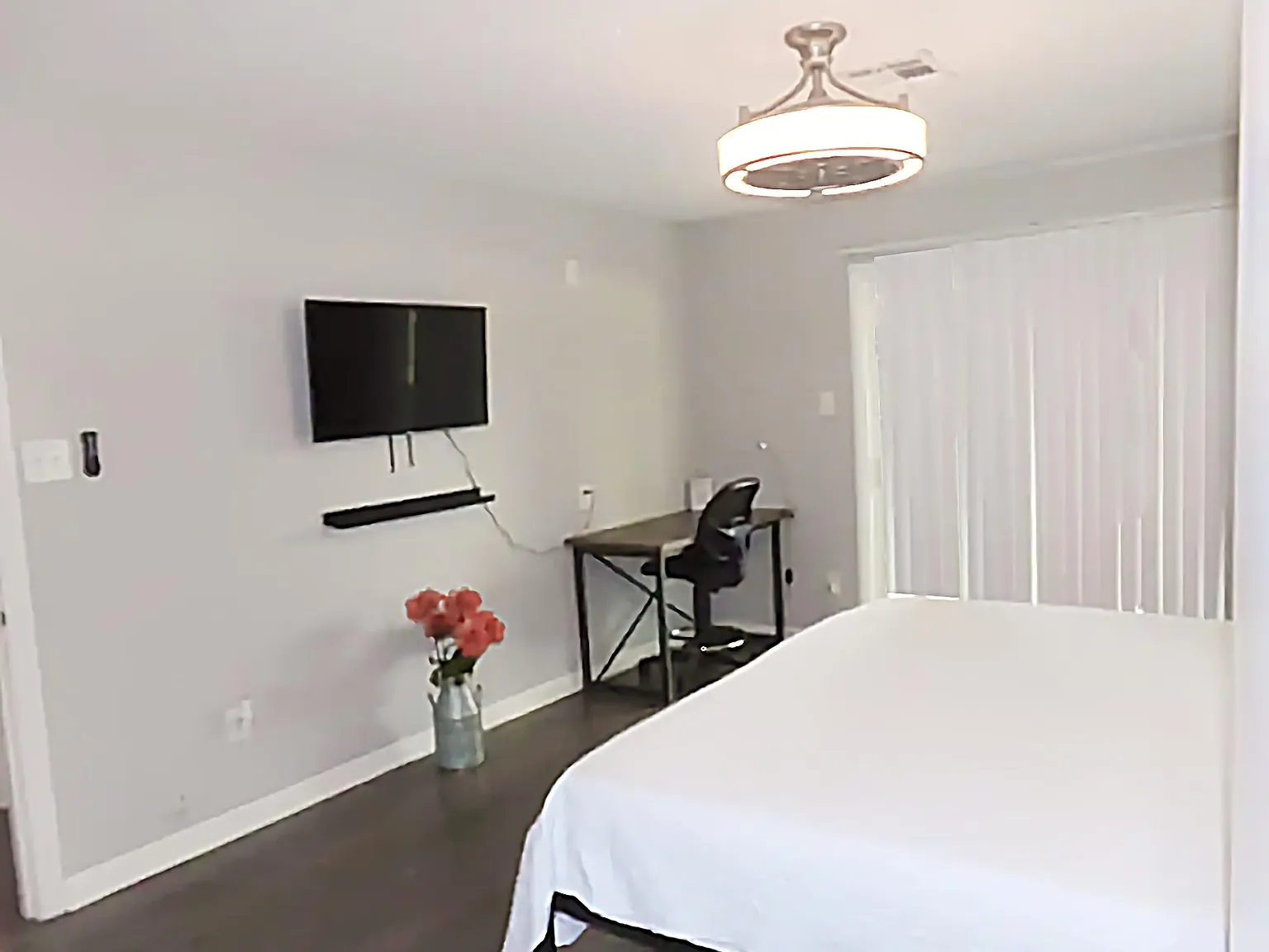 4 bed, 4.0 bath, 3500 sqft, $1,209 — Photo 2