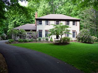 18746 Highpoint Rd, Chagrin Falls, OH 44023