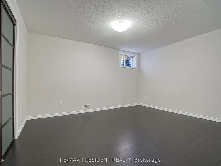 1565 Mickleborough Ct — Photo 36