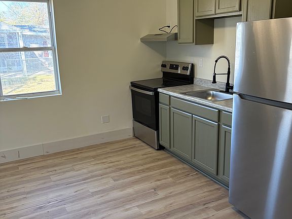 3rd image of 1200 Southlawn Blvd