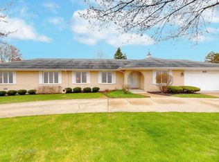 6 Norris Dr, Burr Ridge, IL 60527