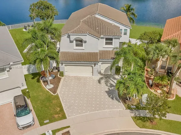 15697 NW 12th Pl, Pembroke Pines, FL 33028