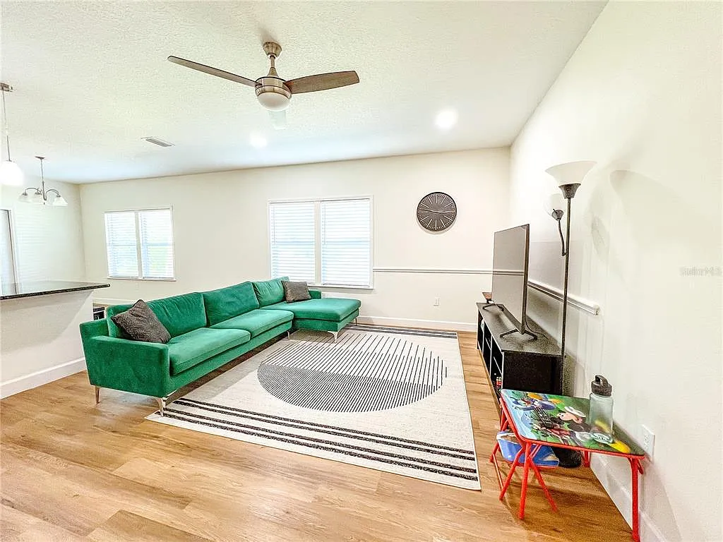 3 bed, 2.0 bath, 1343 sqft, $2,100 — Photo 4
