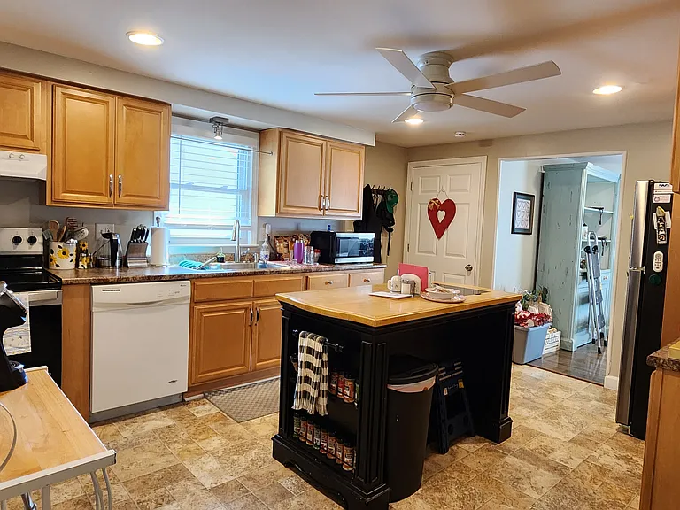 260 Connecticut Ave #2 — Photo 11