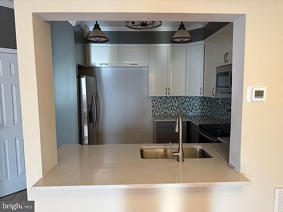 5th image of 1959 Camelia Ct