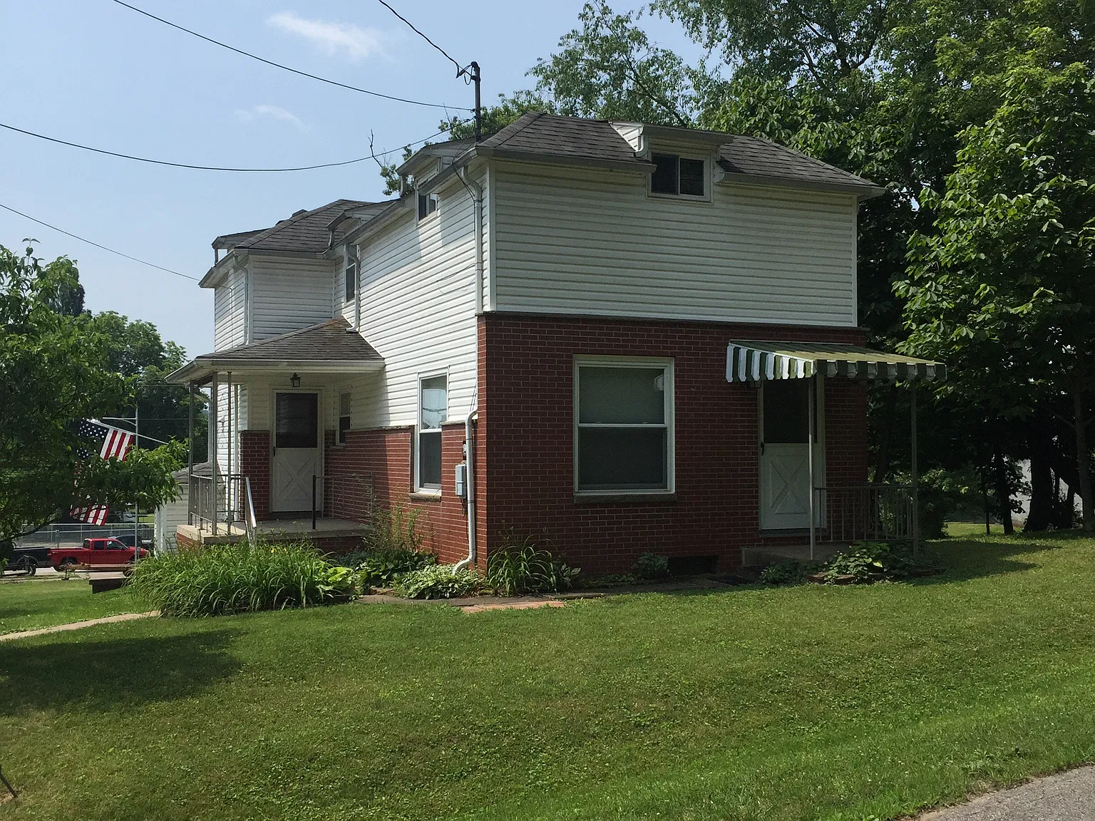 3 bed, 1.5 bath, 1700 sqft, $800 — Photo 1