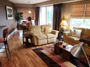 9019 E Panorama Cir #D-221, Englewood, CO 80112