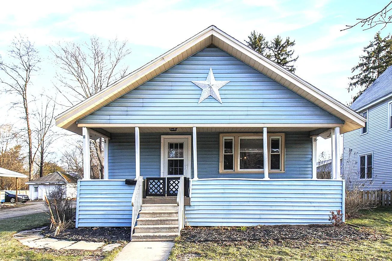 122 W State St photo 1