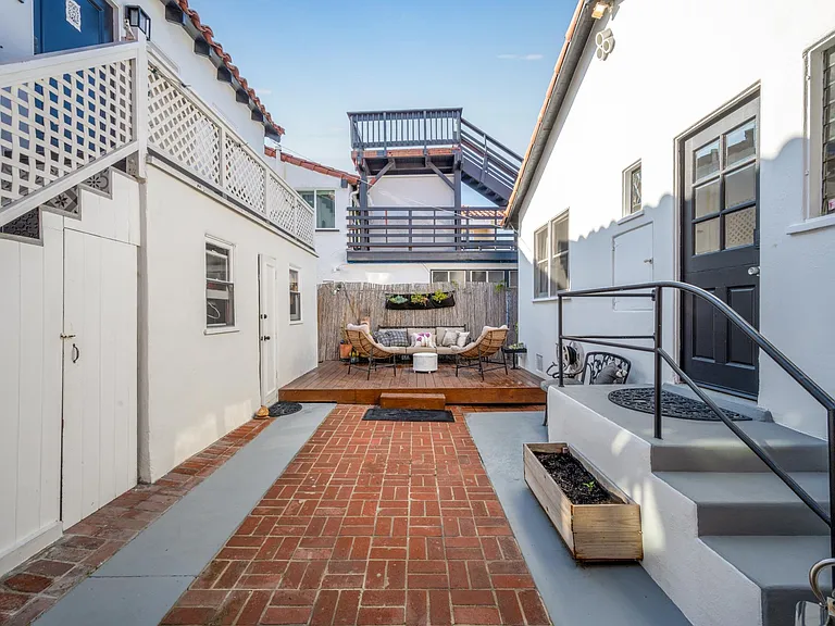 1405 W Bay Ave — Photo 37