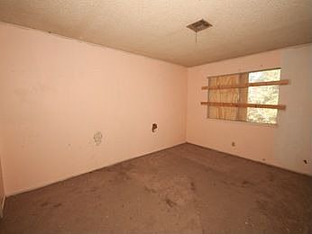 5th image of 404 Grass Ct