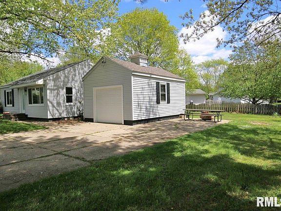 3rd image of 609 Woodland Trl