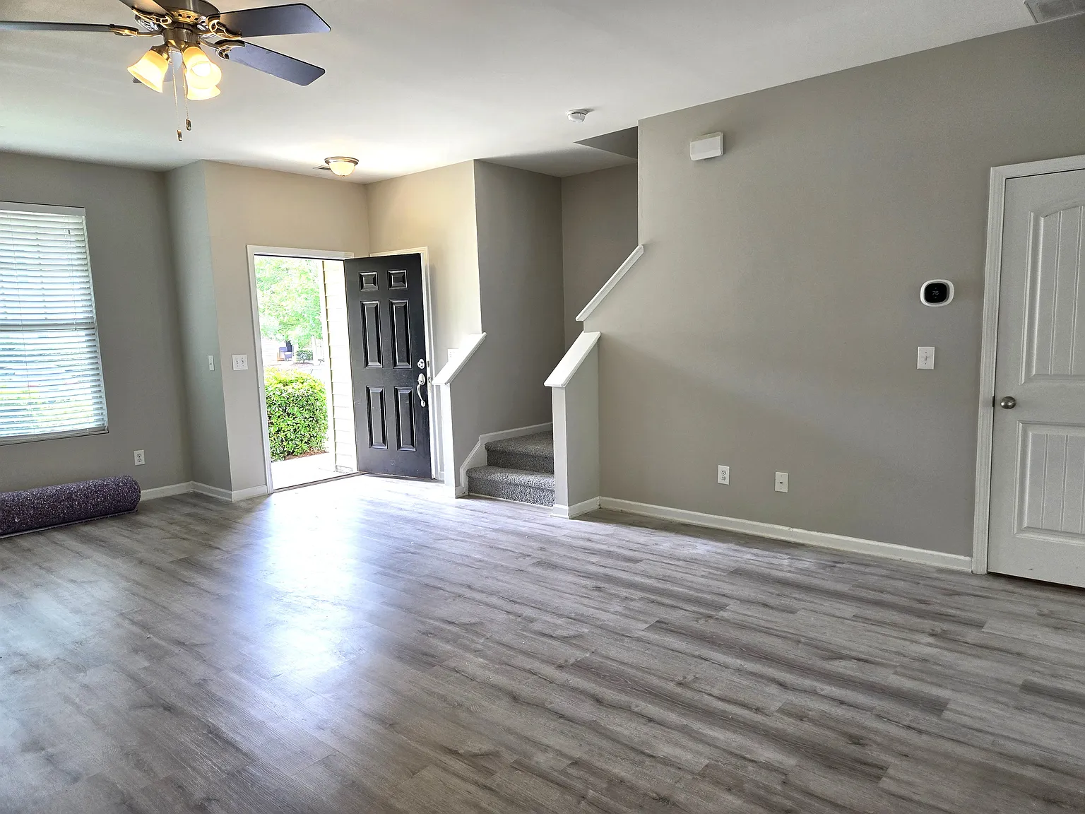 3 bed, 2.5 bath, 1430 sqft, $1,645 — Photo 4