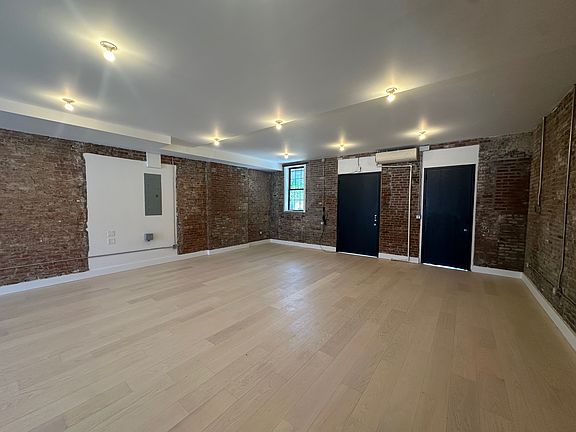 4th image of 27 Coffey St #1