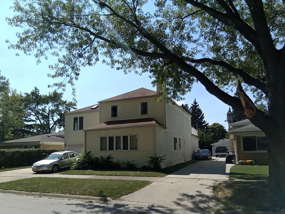 2nd image of 1682 Maple St