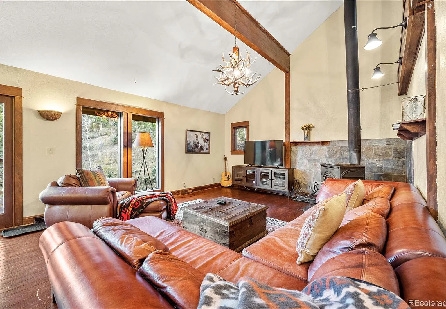 4 bed, 3.0 bath, 3192 sqft, $4,200 — Photo 3
