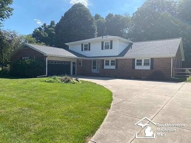 1st image of 3414 Caroline Dr