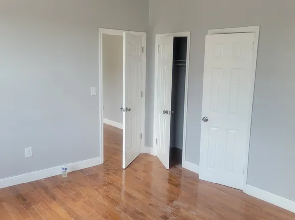 166 Summit Avenue image 4 of 40