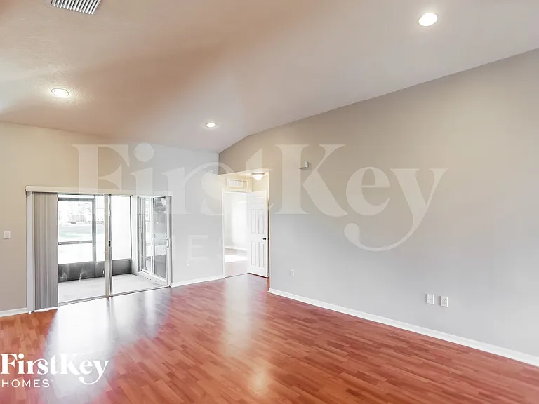 8962 SW 209th Ter — Photo 3