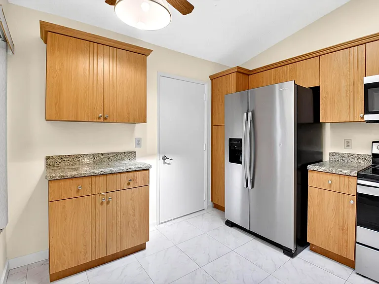 10938 Roebelini Palm Ct #B — Photo 4