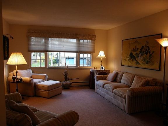 4th image of 48 Ellen Dr
