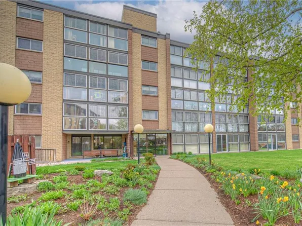 400 Champlain Blvd #406, Cambridge, ON N1R 7J6