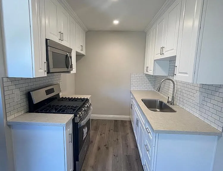 2360 Portland St #999 — Photo 4
