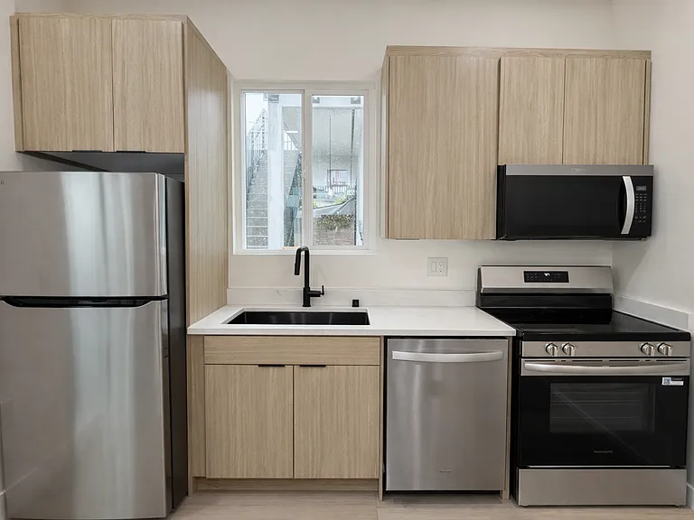 Brand New | 1613 Burton — Photo 5