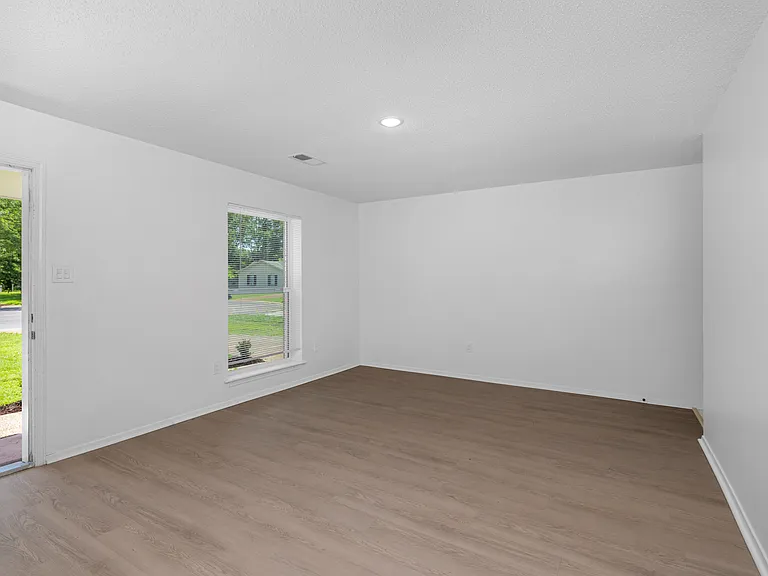 5340 Lakeview Cv — Photo 6