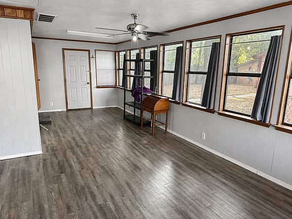 2nd image of 801 Paula Ln