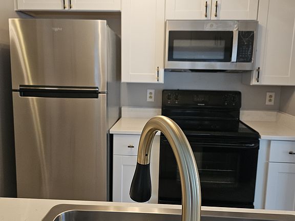 2nd image of 332 Wimbledon Chase APT A