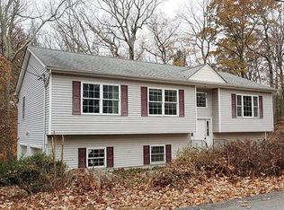 3 Quogue Rd, Patterson, NY 12563