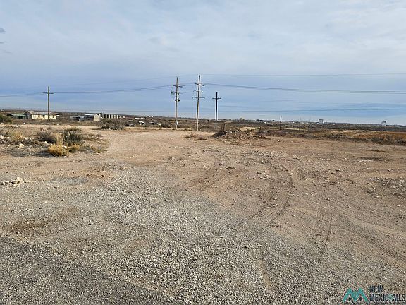 3rd image of 735 E Derrick Rd