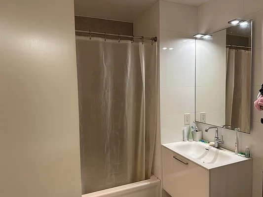 Rented by Chase Global M Realty LLC | media 12