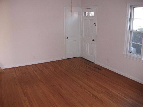 3rd image of 15 Fairlawn Dr