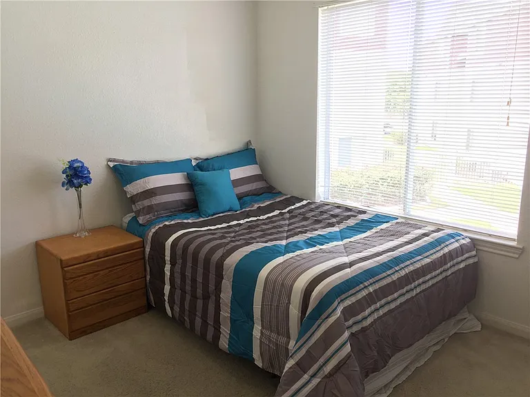 523 Sw Pkwy #101 — Photo 6