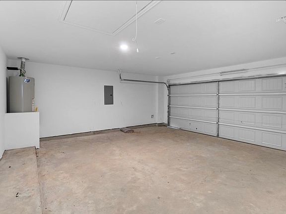 4th image of 2430 Ridge Oak Dr