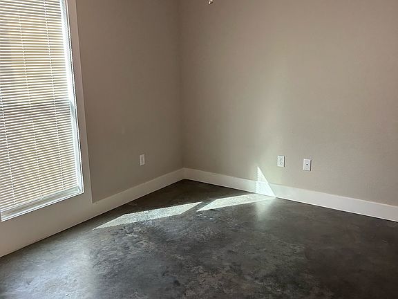 2nd image of 14 Hidden Oak Dr