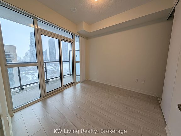 5th image of 38 Annie Craig Dr #907