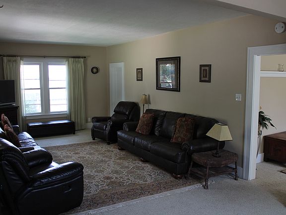 4th image of 828 King St