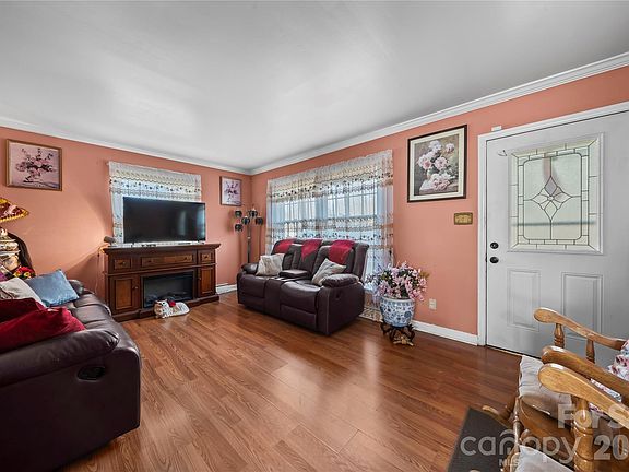4th image of 3535 Driftwood Dr