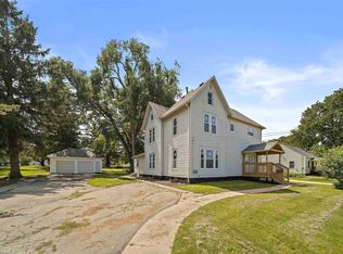 631 W Cleveland St, Freeport, IL 61032